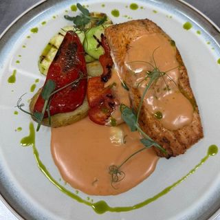 Форель с овощами гриль и томатным фондю(350г)