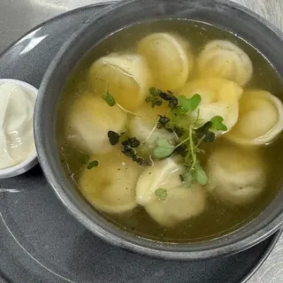 Пельмени домашние с бульоном (300г)