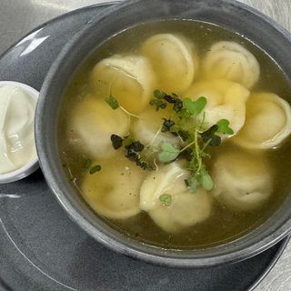 Пельмени домашние с бульоном (300г)