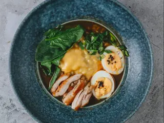 Рамен с курицей и сыром