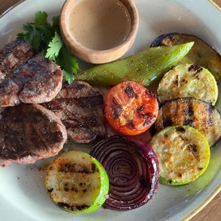 Медальоны с овощами на грилле