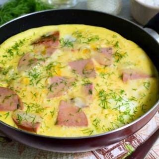 Омлет с колбасой 