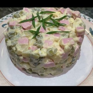 Оливье с колбасой 200 гр