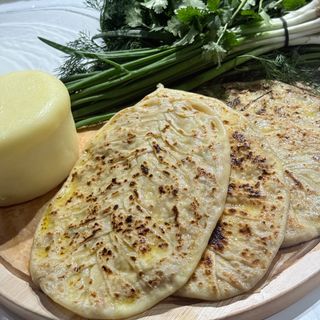 Азербайджанский кутаб с курицей, грибами и сыром (170г)