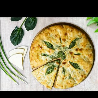 Осетинский пирог с жусаем, шпинатом , творогом и сыром (250г)
