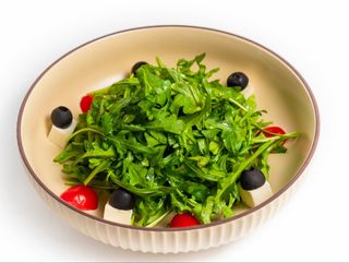 Салат рукколой и сыром (230 гр)