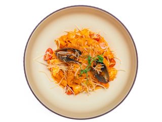 Паста с морепродуктами (300 гр)