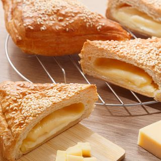 Слойка с сыром (100г)