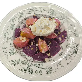 Свекольный салат с апельсином и творожным сыром