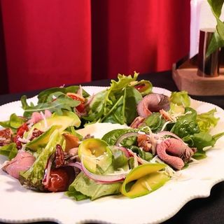 Салат с ростбифом