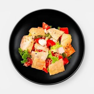 Салат Киноа по-гречески с курицей