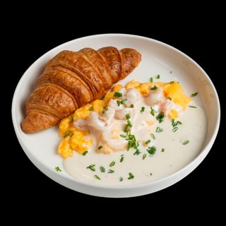 Скрэмбл с креветками в сливочном соусе