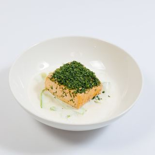 Лосось со сливочно-овощной пастой