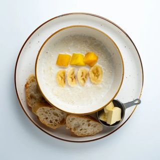 Овсянка с манго и бананом