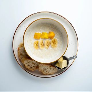 Овсянка с манго и бананом