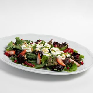 Салат со свеклой и страчателлой