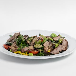 Стейк салат в азиатском стиле с арахисовой заправкой