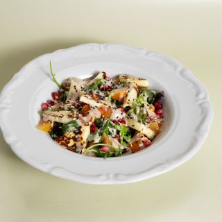 Салат с халуми и бататом