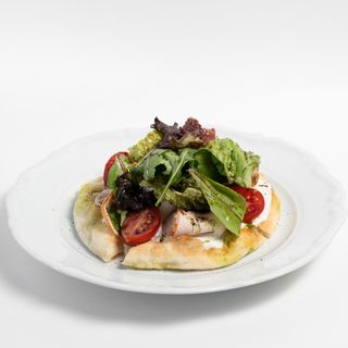 Хрустящая лепешка с трюфельным йогуртом и индейкой