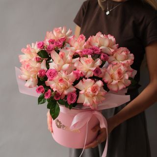 Букет из 11 вывернутых роз в коробке