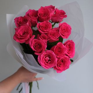 Букет из 15 голландских малиновых роз