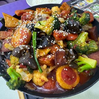 142Острый ассорти в казане ( Шанго) 麻辣香锅