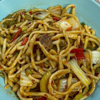 Гуйру цомян 过油肉炒面