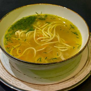 Тауық еті сорпасы кеспемен Суп куриный с лапшой