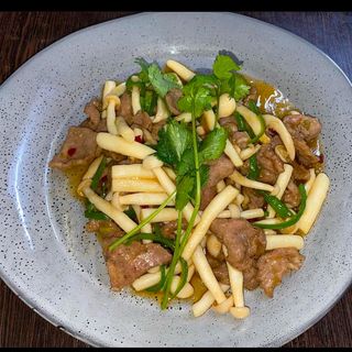 49Жареная игла с говядиной 海鲜菇牛肉