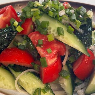 Свежий салат с майонезом/ с маслом 西红柿黄瓜