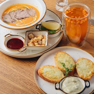 СЕТ №3  Чечевичный суп+чесночные хлебцы+напиток на выбор