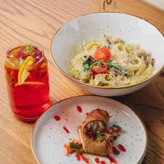 СЕТ №1 Паста Альфредо +блины нежность с творогом напиток на выбор