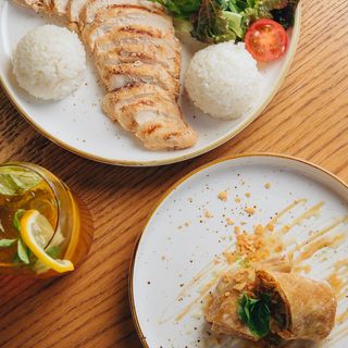 СЕТ №2 Куриный стейк с соусом+гарнир+ напиток а выбор