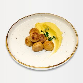 Биточки из куриного филе с картофельным пюре