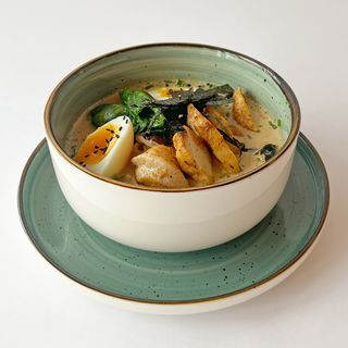 Сырный рамен с курицей