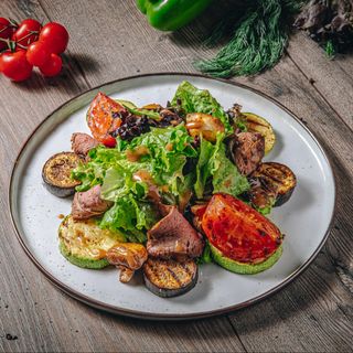 Салат гриль с телятиной