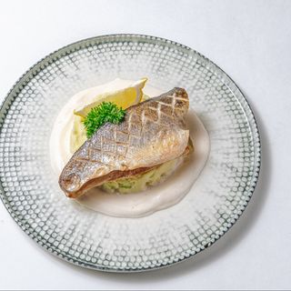 Филе сибаса на картофельной подушке