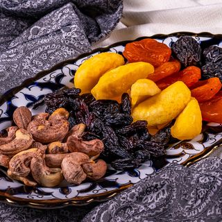 Ассорти из орехов и сухофруктов