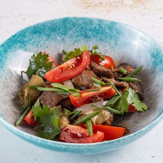 Салат с телятиной и печеным баклажаном