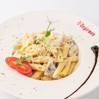 Пенне с курицей в сливочном соусе