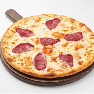 Пицца с копченной говядиной