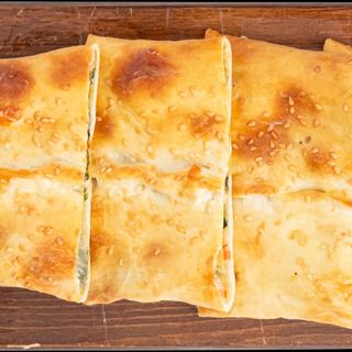 Рулет пиде со шпинатом и сыром