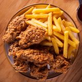 Крылышки хрустящие с картофелем фри