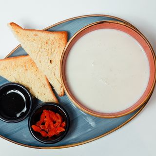 Каша овсяная с курагой и медом