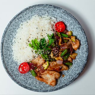 Филе судака с овощами в устричном соусе