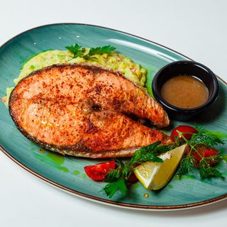 Стейк из семги с картофельным крашем