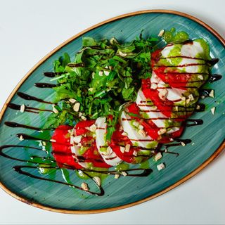 салат "капрезе"