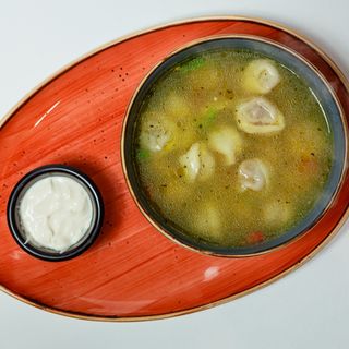 Домашние пельмени с бульоном