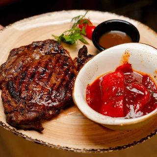 Стейк "Рибай" с лечо из перца