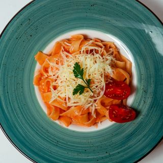 Паста с семгой в томатно-сливочном соусе